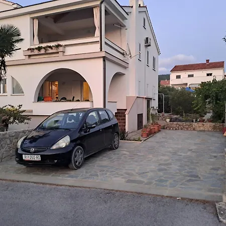 In With Terrace, Air Conditioning, Wifi, Washing Machine Apartman *
