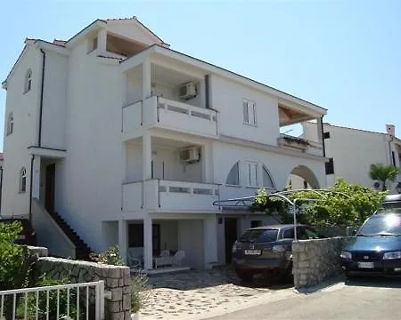 In With Terrace, Air Conditioning, Wifi, Washing Machine * Punat