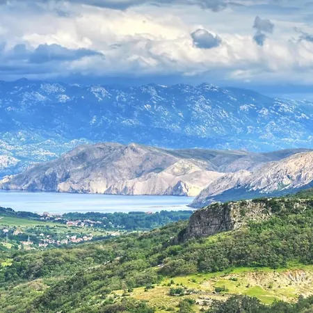 In With Terrace, Air Conditioning, Wifi, Washing Machine * Punat